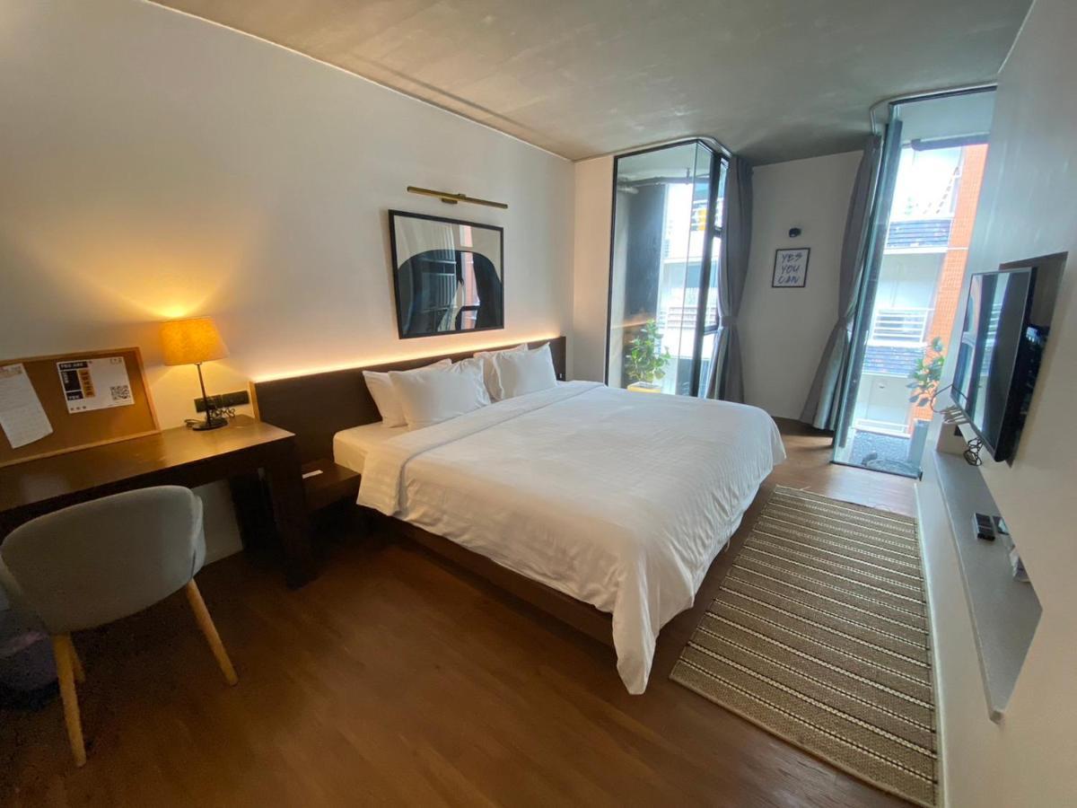 T2 Residence Sathorn Bangkok Exteriör bild